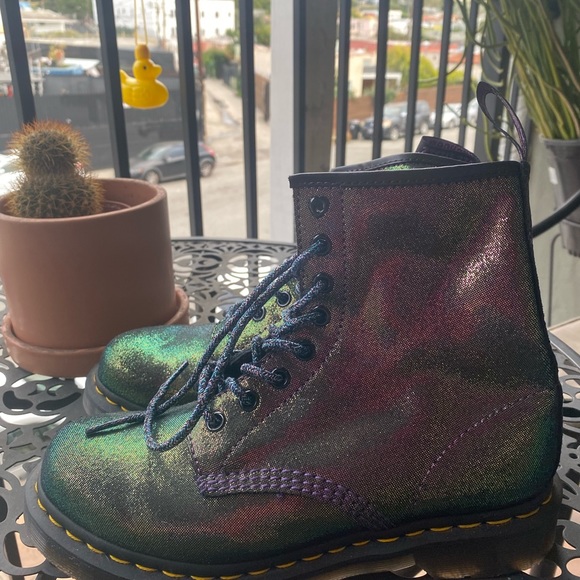 Limited edition docs - Picture 2 of 3